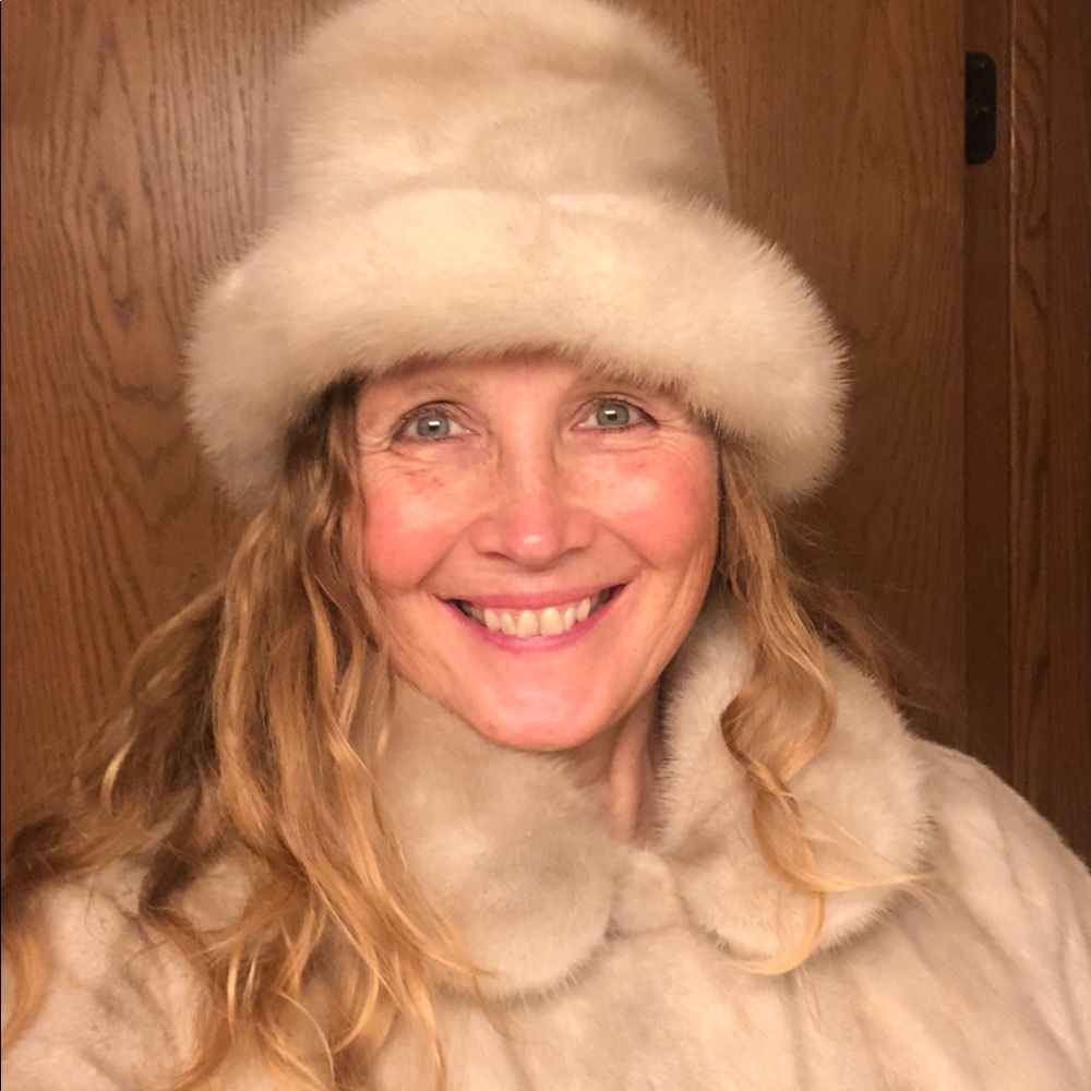 Meet your Posher, Laurie